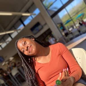 Meet your Posher, Sthessie